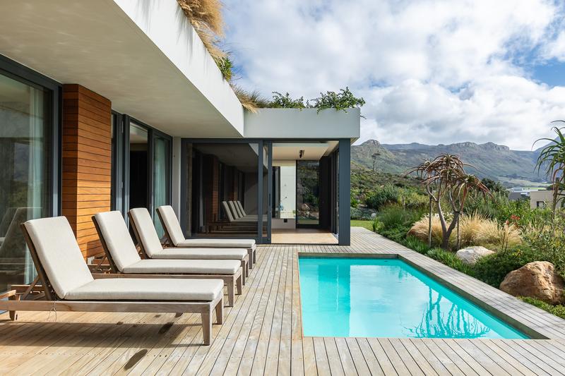 NO TRANSFER DUTY - Exceptional Contemporary Residence Stonehurst Mountain Estate